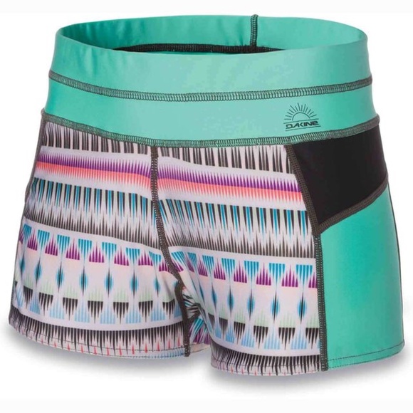 Dakine 'Persuasive Boy Shorts' in Zanzibar pattern - Picture 2 of 7